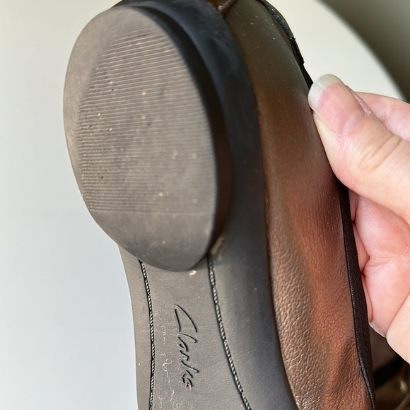 Clarks Artisan Bronze Leather Bow Ballet Flat Cap Toe Comfort Women's 7 Flaw - Picture 16 of 17